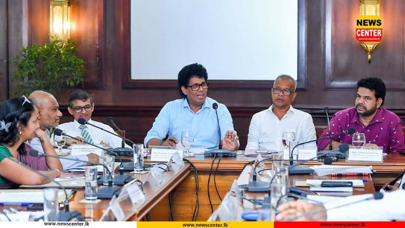 ආහාර ප්‍රතිපත්ති සහ සුරක්ෂිතතා කමිටුව රැස්වෙයි 